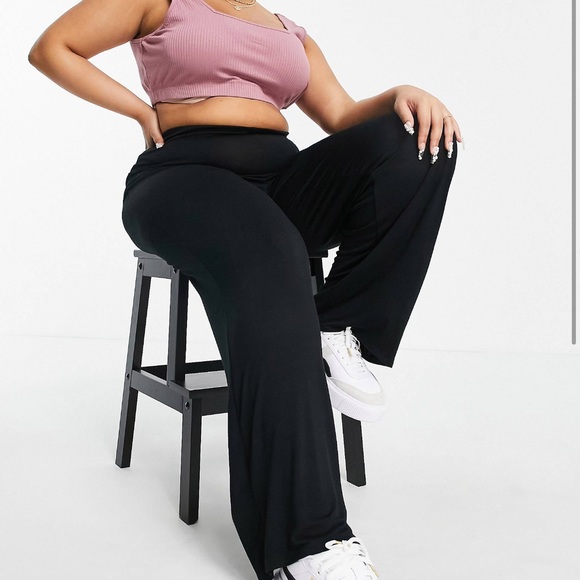 Flounce London Plus basic high waisted wide leg pants in black - Picture 4 of 5